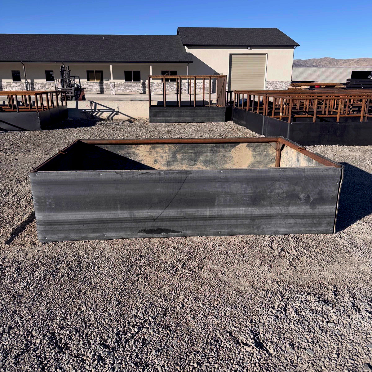 Big Bale Horse Feeder with 30" Belting