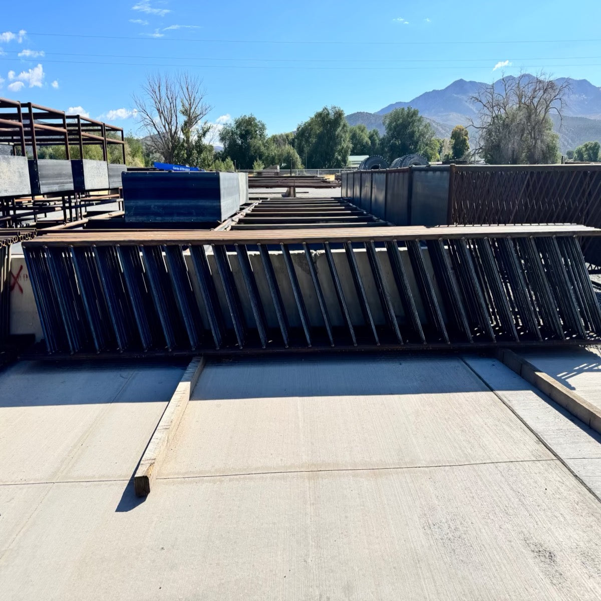 21' Slanted Calf Manger Panel